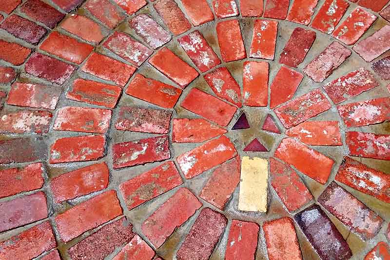 Red brick paved circle in Tamworth NSW.